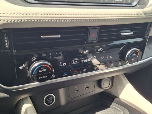 Used 2021 Nissan Rogue SL FWD image 15