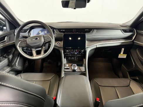 New 2025 Jeep Grand Cherokee Limited w/ Luxury Tech Group II AWD/4WD image 18