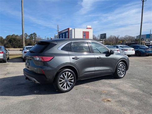 Used 2020 Ford Escape Titanium image 3