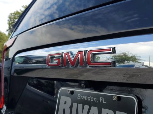 Used 2024 GMC Yukon SLT w/ SLT Luxury Package RWD image 6