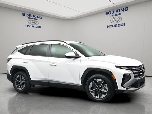 Certified 2025 Hyundai Tucson SEL image 2