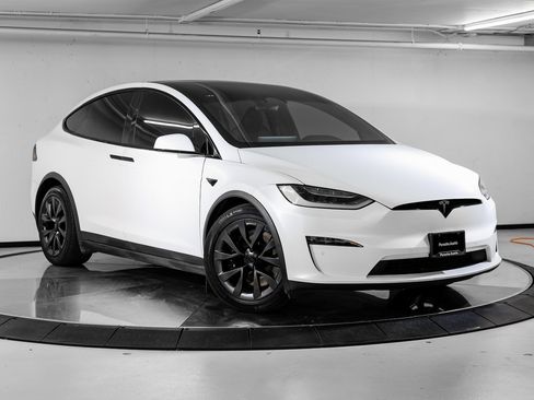 Used 2022 Tesla Model X image 9