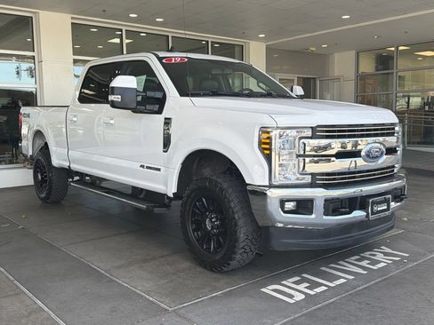 Used 2019 Ford F250 Lariat w/ Lariat Value Package AWD/4WD image 6