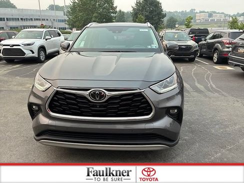 Used 2021 Toyota Highlander Platinum AWD/4WD image 18