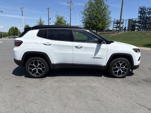 Used 2026 Jeep Compass Limited image 10