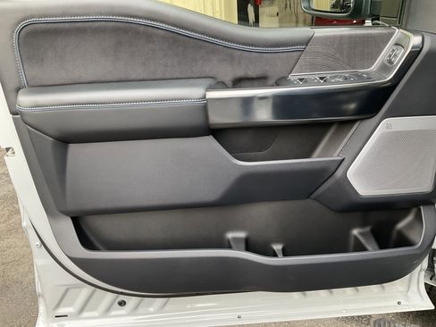 Used 2025 Ford F350 Platinum w/ FX4 Off-Road Package image 29