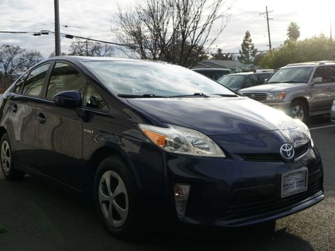 Used 2013 Toyota Prius Three image 8
