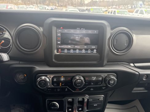 Used 2022 Jeep Wrangler Sport S image 25