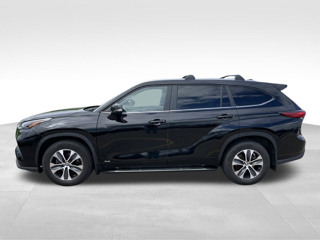Used 2023 Toyota Highlander XLE AWD/4WD image 25