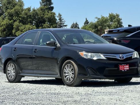 Used 2014 Toyota Camry LE FWD image 10