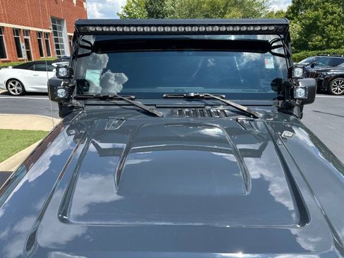 Used 2018 Jeep Wrangler Unlimited Sahara AWD/4WD image 18