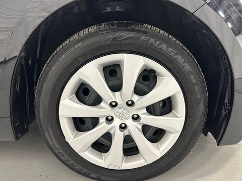 Used 2025 Toyota Corolla LE image 61