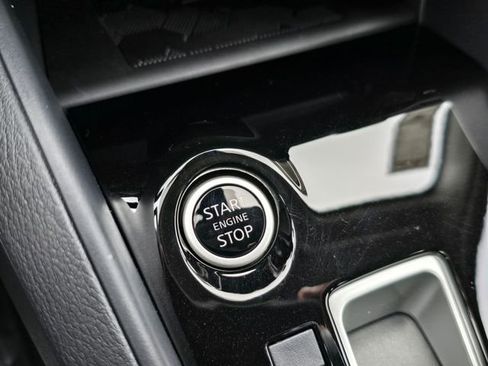 New 2025 Nissan Versa SR image 28