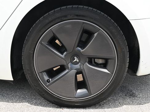 Used 2023 Tesla Model 3 Standard Range RWD image 8