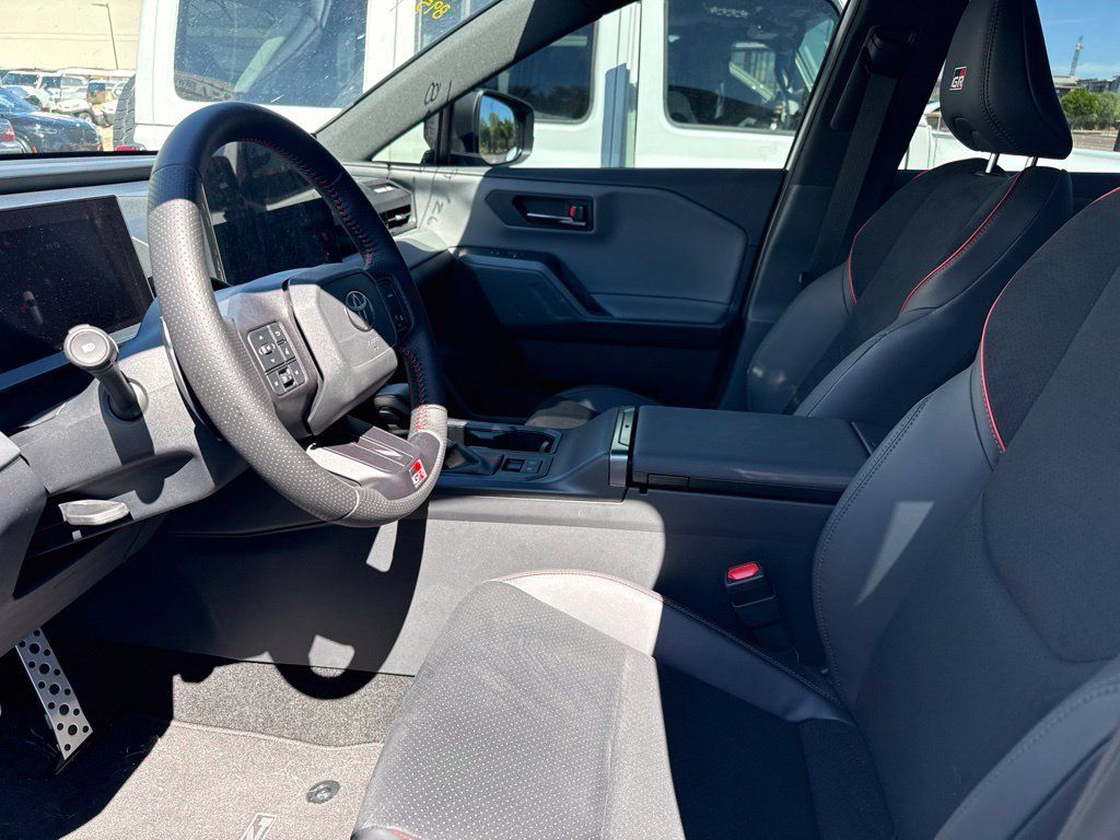 Used 2026 Toyota RAV4 AWD Plug-in Hybrid image 6