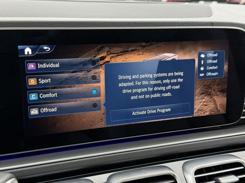 Used 2024 Mercedes-Benz GLS 580 4MATIC image 24