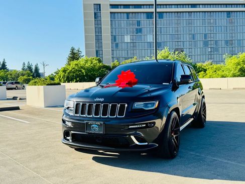 Used 2014 Jeep Grand Cherokee SRT8 w/ Luxury Group II AWD/4WD image 32