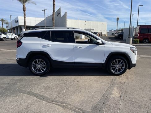 Used 2024 GMC Terrain SLT image 6