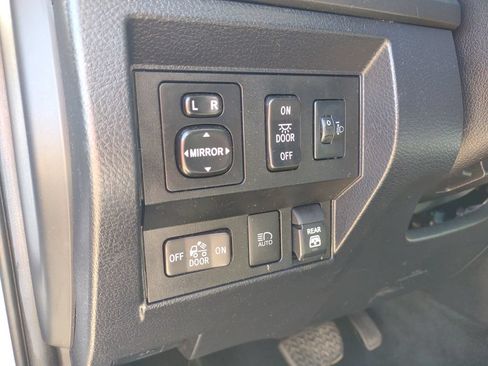 Used 2020 Toyota Tundra 4x4 CrewMax image 27