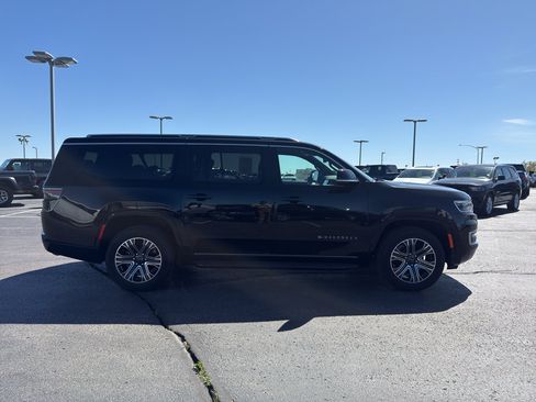 Used 2025 Jeep Wagoneer L 4WD image 4