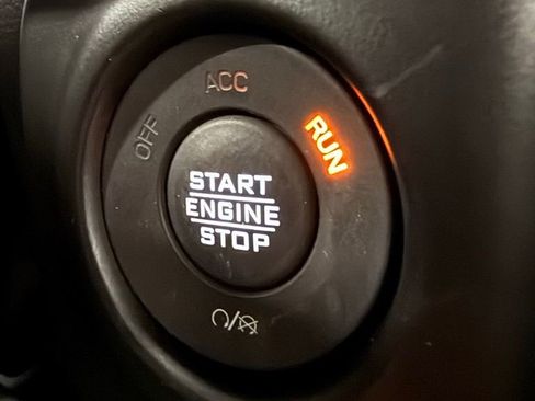 Used 2022 Jeep Gladiator Willys image 28