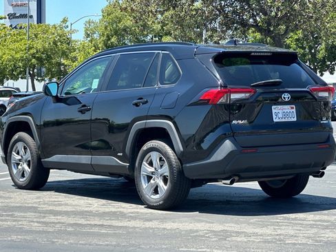 Used 2022 Toyota RAV4 LE AWD/4WD image 6