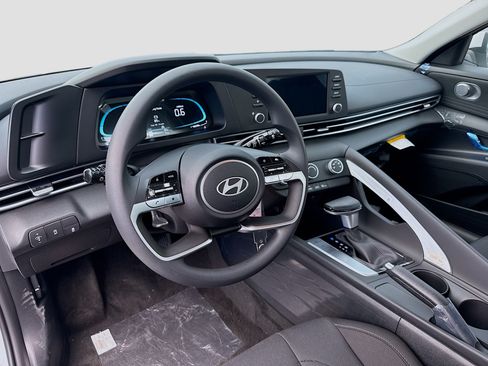 New 2026 Hyundai Elantra SE FWD image 7