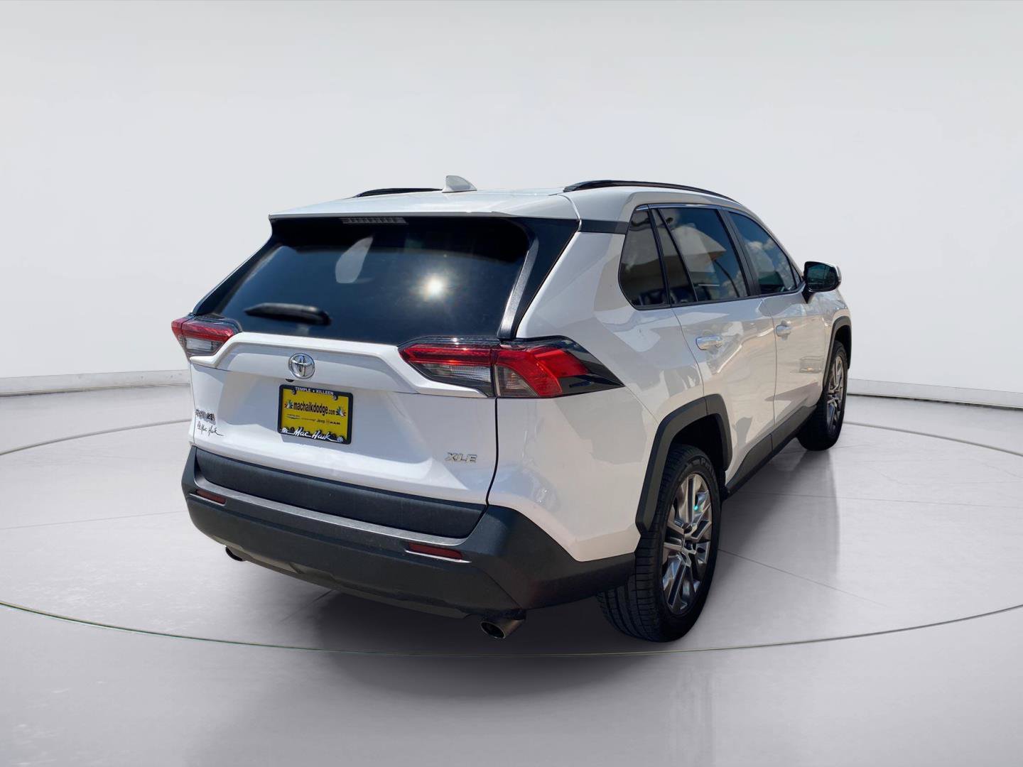 Used 2020 Toyota RAV4 XLE Premium FWD image 5