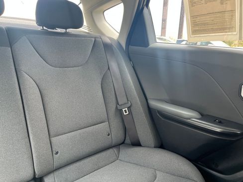 Used 2025 Kia K4 LXS image 36