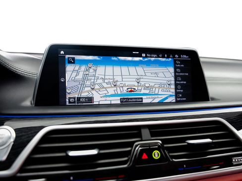 Used 2021 BMW 750i xDrive w/ Executive Package AWD/4WD image 48