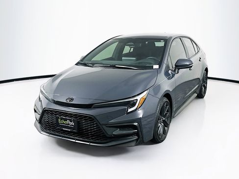 Used 2024 Toyota Corolla SE FWD image 3