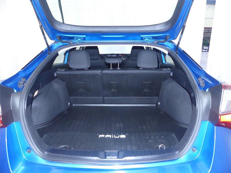 Used 2020 Toyota Prius LE AWD/4WD image 24