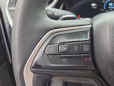Used 2025 Jeep Grand Cherokee Altitude AWD/4WD image 25