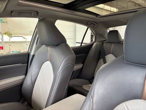Used 2018 Toyota Camry XLE FWD image 23