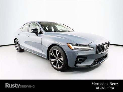 Used 2023 Volvo S60 B5 Core image 1