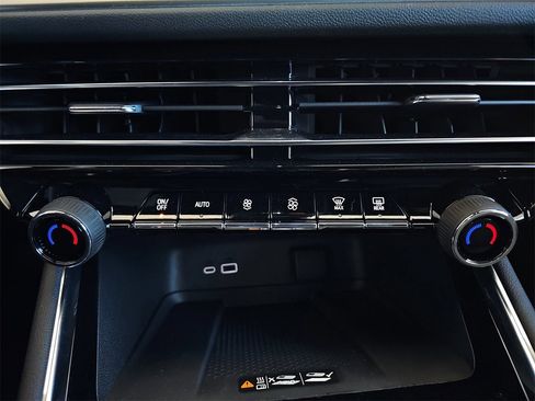 New 2025 Chevrolet Traverse LT w/ Midnight/Sport Edition image 22