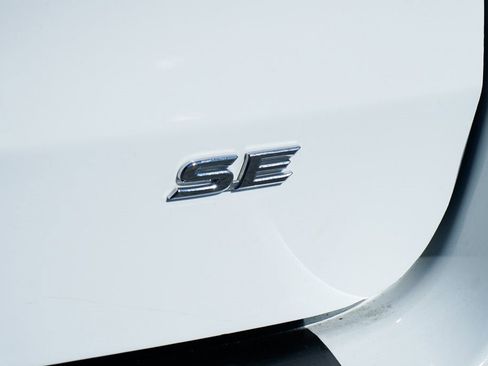 Used 2016 Toyota Sienna SE image 51