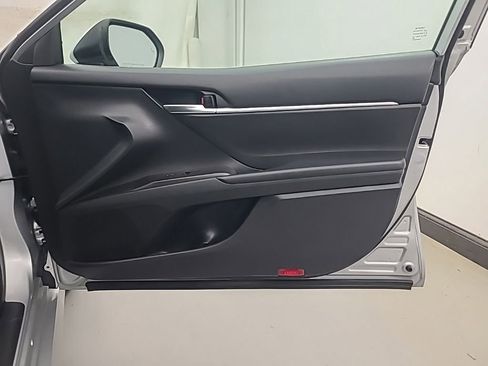 Used 2021 Toyota Camry LE FWD image 13