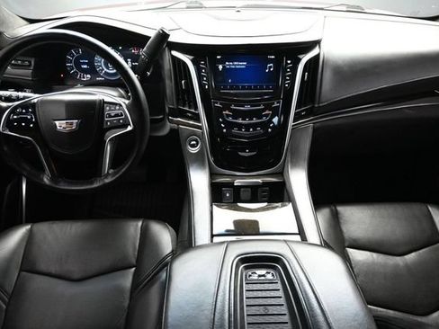 Used 2020 Cadillac Escalade Platinum w/ Escalade Sport Edition AWD/4WD image 11
