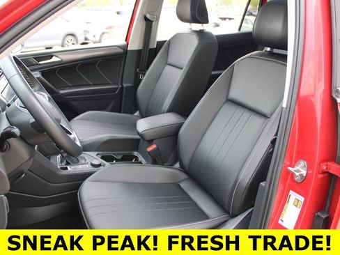 Certified 2022 Volkswagen Tiguan SE w/ Panoramic Sunroof Package AWD/4WD image 7