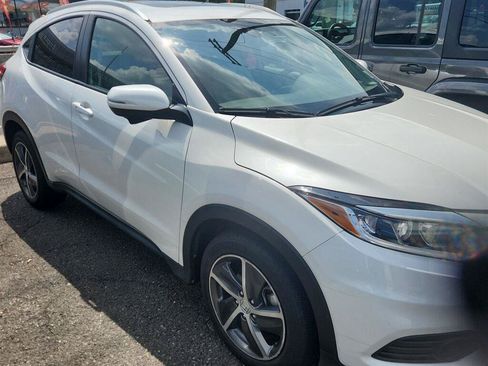 Used 2022 Honda HR-V EX-L image 2
