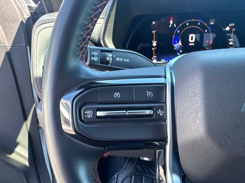 Used 2023 Chevrolet Colorado Z71 w/ Z71 Convenience Package 2 AWD/4WD image 31
