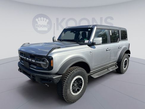 New 2024 Ford Bronco Outer Banks w/ Sasquatch Package image 1