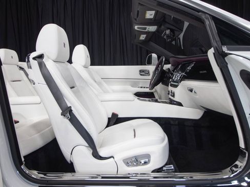 Used 2017 Rolls-Royce Dawn image 48