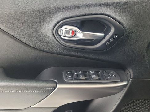 Used 2020 Jeep Cherokee Limited AWD/4WD image 27