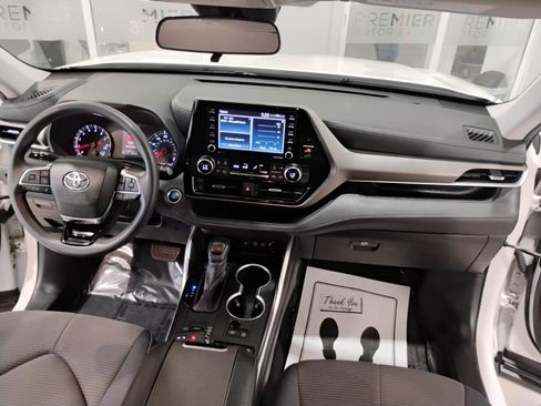 Used 2021 Toyota Highlander L image 17