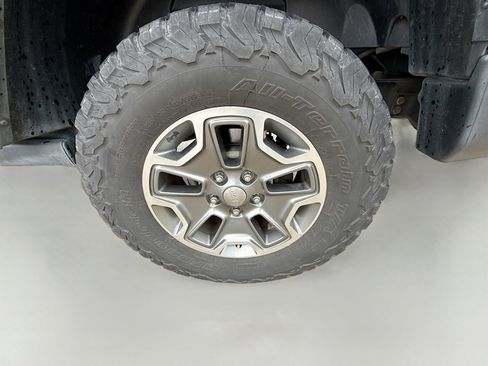 Used 2013 Jeep Wrangler Unlimited Rubicon w/ Connectivity Group AWD/4WD image 11