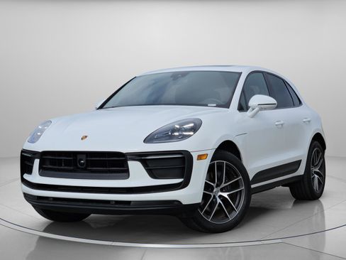 Certified 2025 Porsche Macan image 1