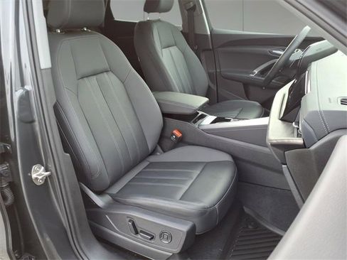 Used 2025 Audi Q5 Premium w/ Convenience Package image 9