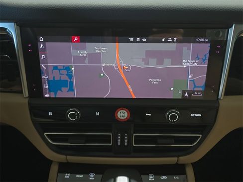 Used 2022 Porsche Macan image 20